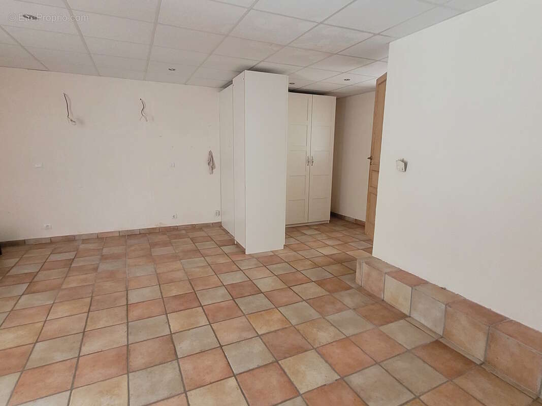 Maison en pierres de 177 m² habitables avec cour et terrasse. - photo 12