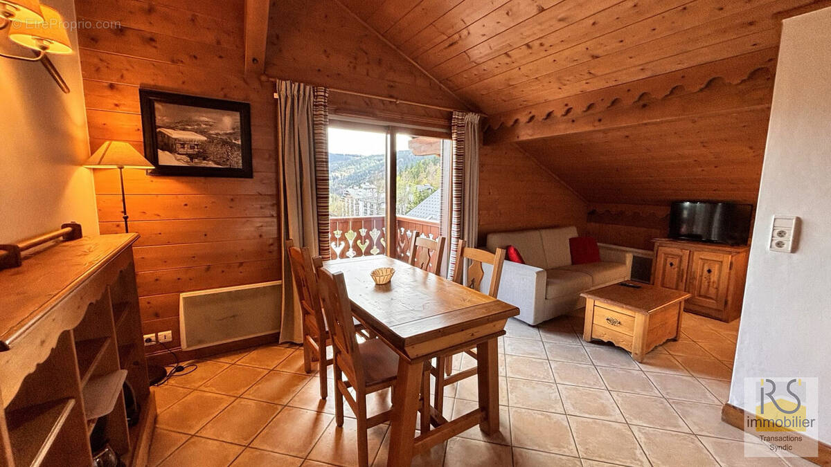 Pièce de vie - Appartement à ARACHES-LA-FRASSE