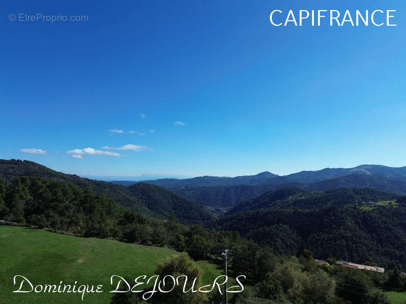 Maison à SAINT-MICHEL-DE-CHABRILLANOUX