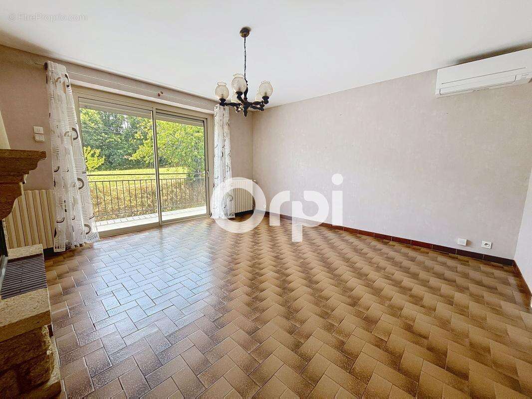 Maison à BRIGNAC-LA-PLAINE