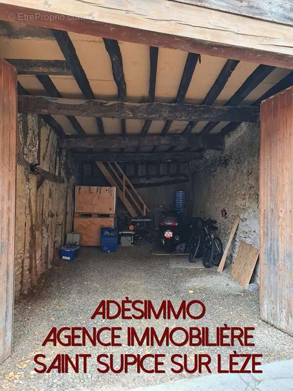 Parking à SAINT-YBARS