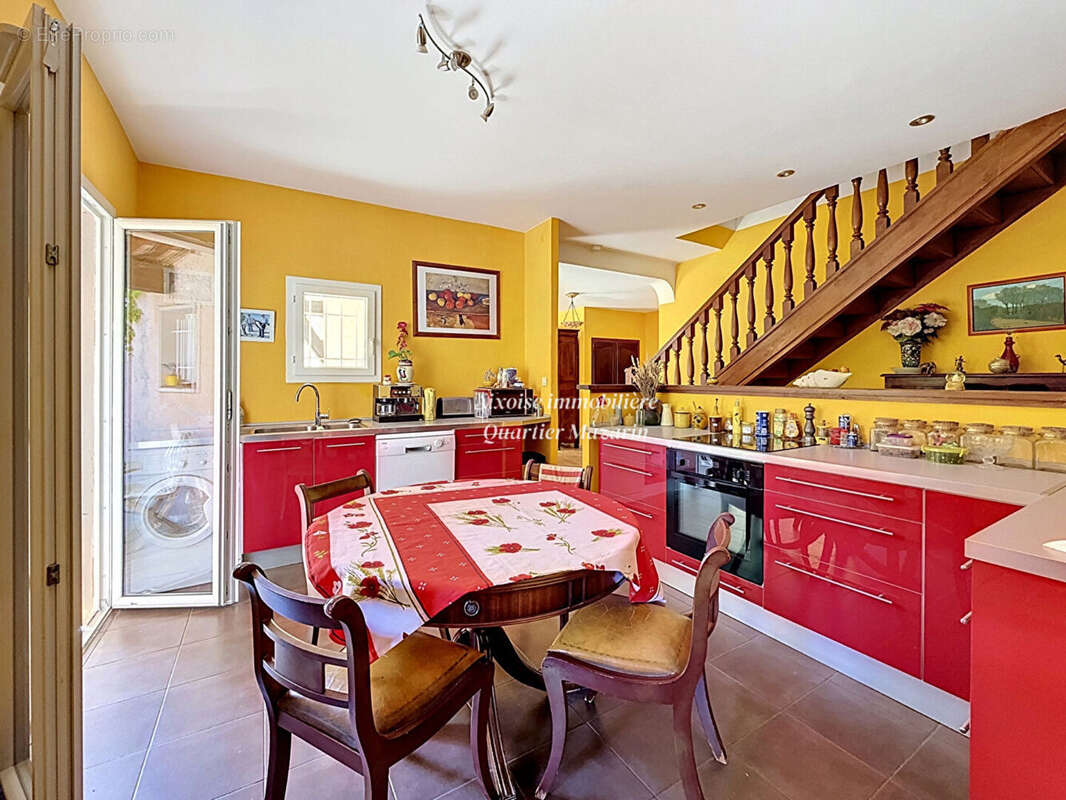 Maison 328 m² à Venelles  - photo 5