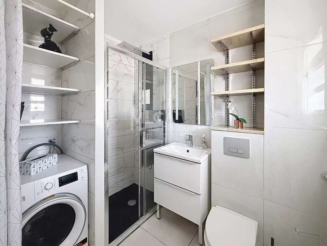 Appartement à SAINT-LAURENT-DU-VAR