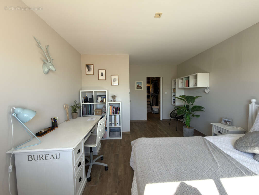 Maison à SAINT-LAURENT-DE-LA-SALANQUE