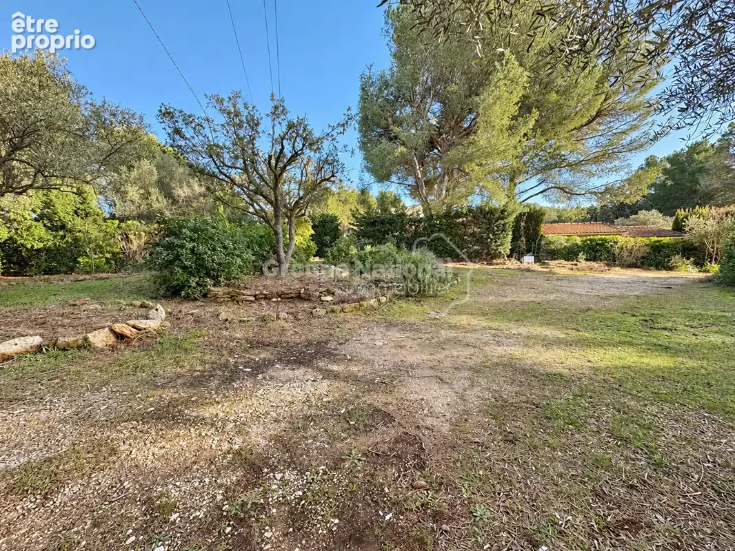Maison de caractère de 136 m² - 3 chambres - Terrain de 1 862 m²  - Pélissanne - photo 2