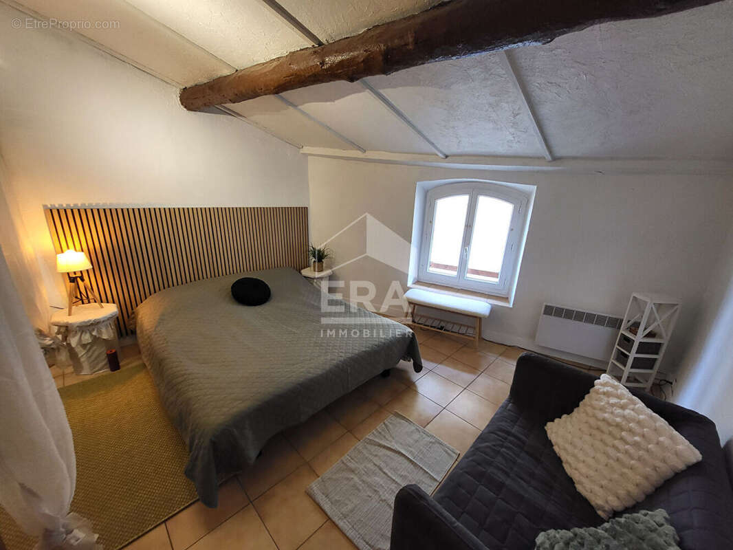 Maison à SAINT-MITRE-LES-REMPARTS