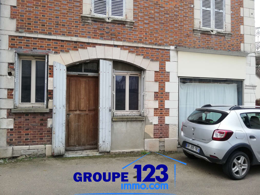 Maison à AILLANT-SUR-THOLON