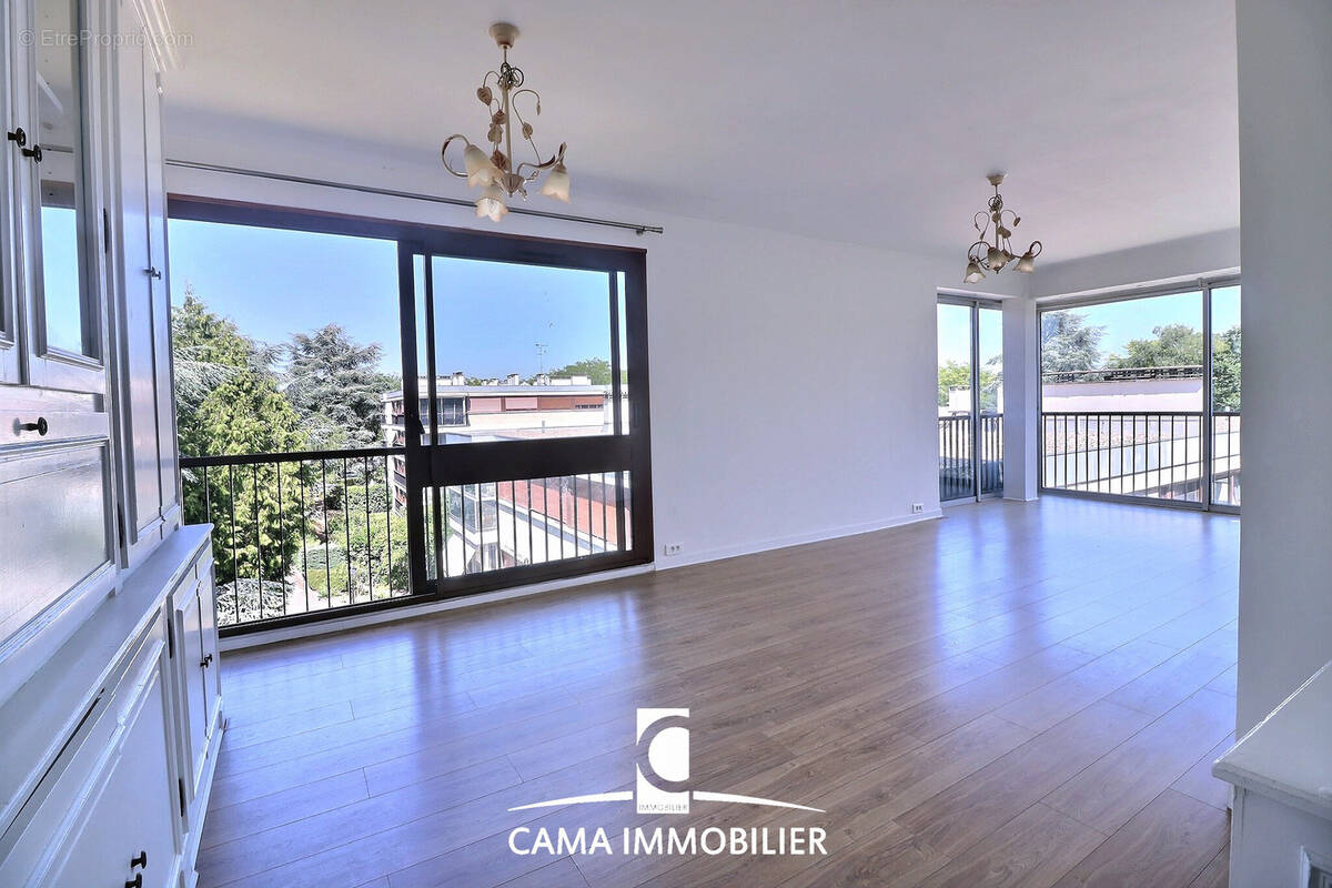 Appartement à FONTENAY-LE-FLEURY