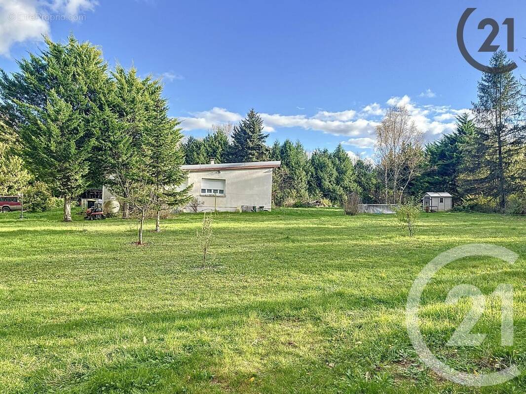 Maison à ESCOLIVES-SAINTE-CAMILLE