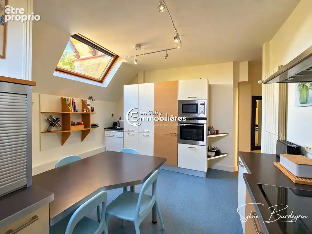 Nouveauté - Lons-le-Saunier (39000) - Quartier recherché - Appartement T5 de 129 m² avec 88  m² de dépendances - Parc arboré - photo 4
