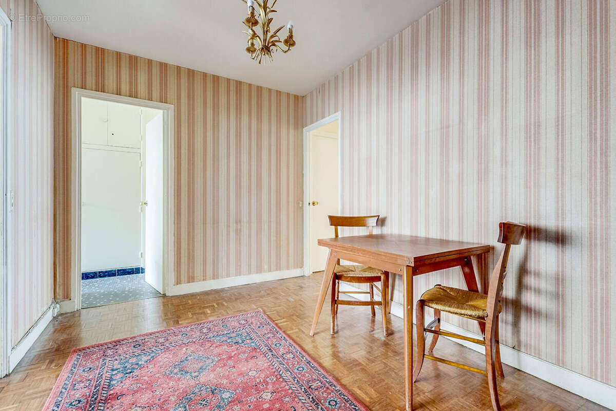 Appartement à PARIS-14E