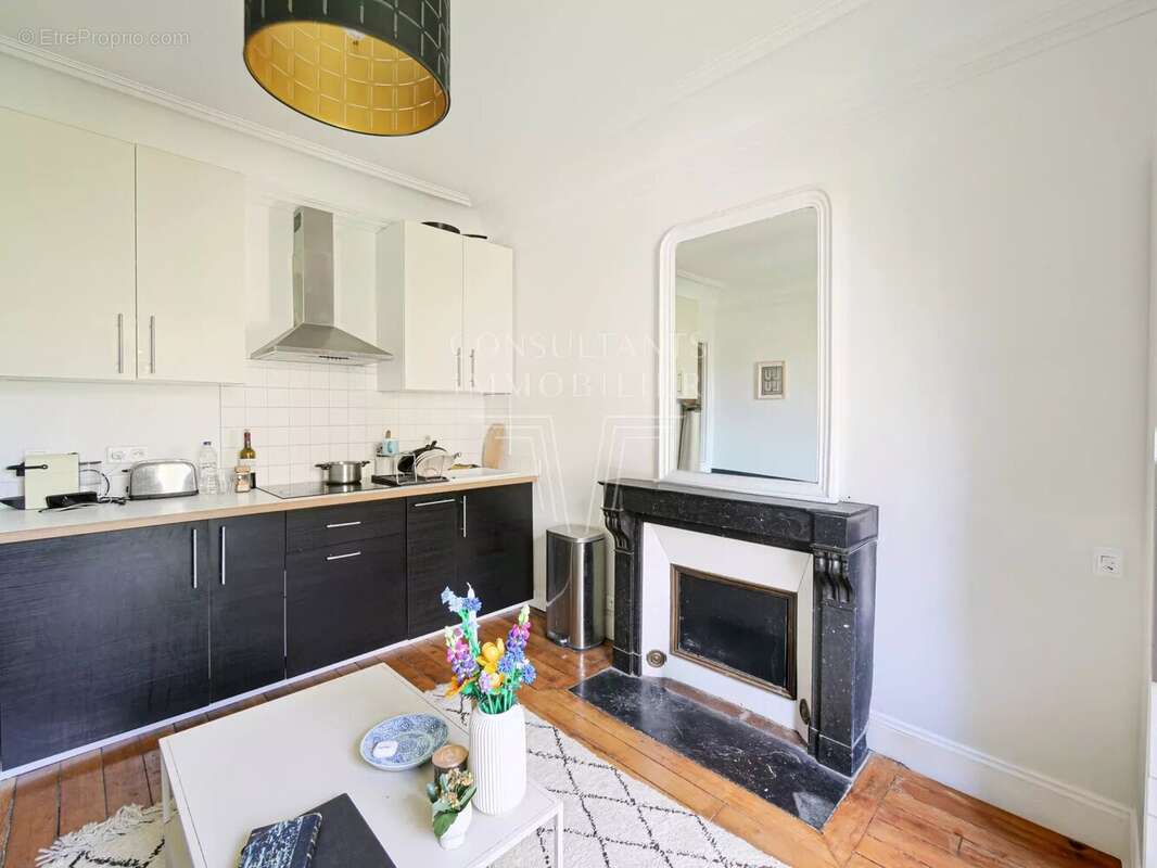 Victor hugo. ensemble de deux appartements en dernier étage idéalement situés. - photo 2