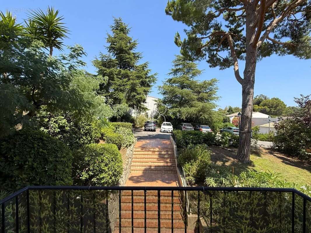 Villeneuve-Loubet · Hauts de Vaugrenier · 2p 65 m² · transformable 3 pièces - photo 11