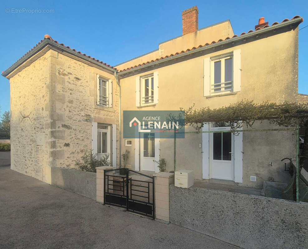 Maison à TALLUD-SAINTE-GEMME