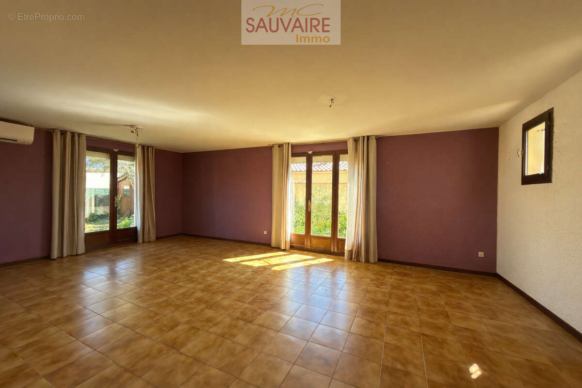 Maison à SAINT-LAURENT-DE-LA-SALANQUE