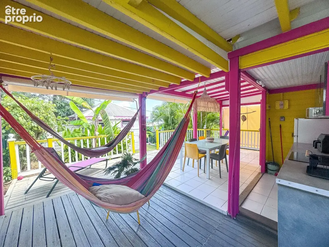 Bungalow coloré avec terrasse au cœur d’un jardin tropical - photo 12