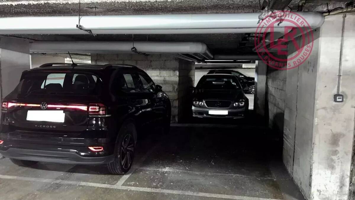 Parking à PARIS-11E