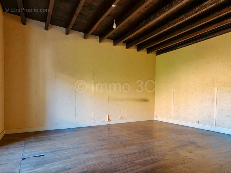 Maison en pierre à rénover avec terrain et grange - photo 6