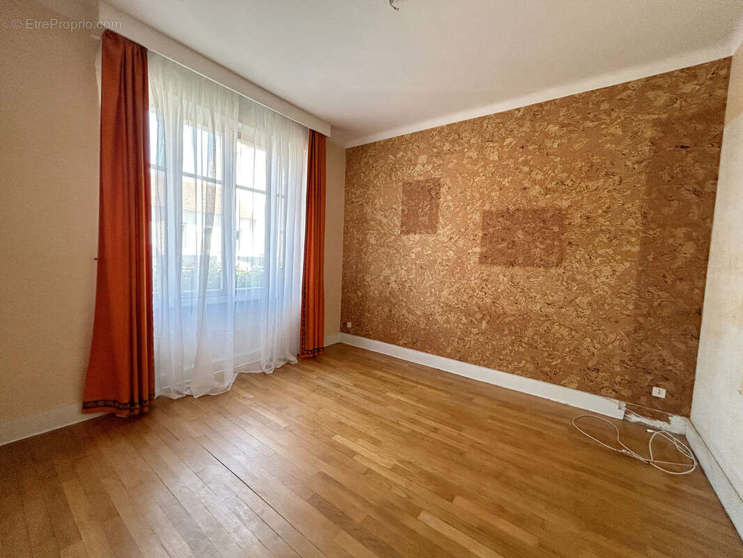 Maison des années 50 de 136 m2 - Montluçon - photo 5