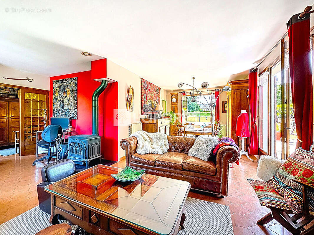 Maison à CHALLES-LES-EAUX