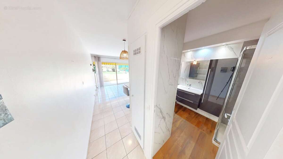 Appartement à VILLENEUVE-LOUBET