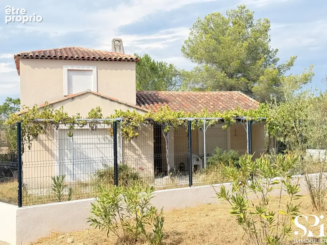 PIERREFEU-DU-VAR   Maison 4 pièces de 100 m2, 3 chambres, garage et jardin plein sud. - photo 2