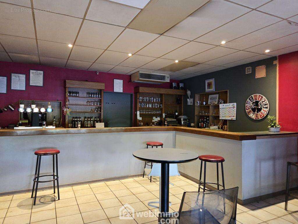 Il dispose d&#039;un bar d&#039;une surface de 52 m². - Appartement à GRIGNON