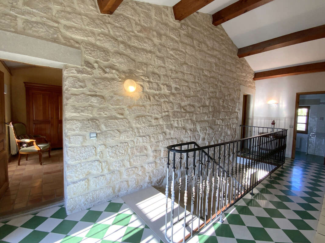 Belle maison de village en pierre avec jardin. - photo 9