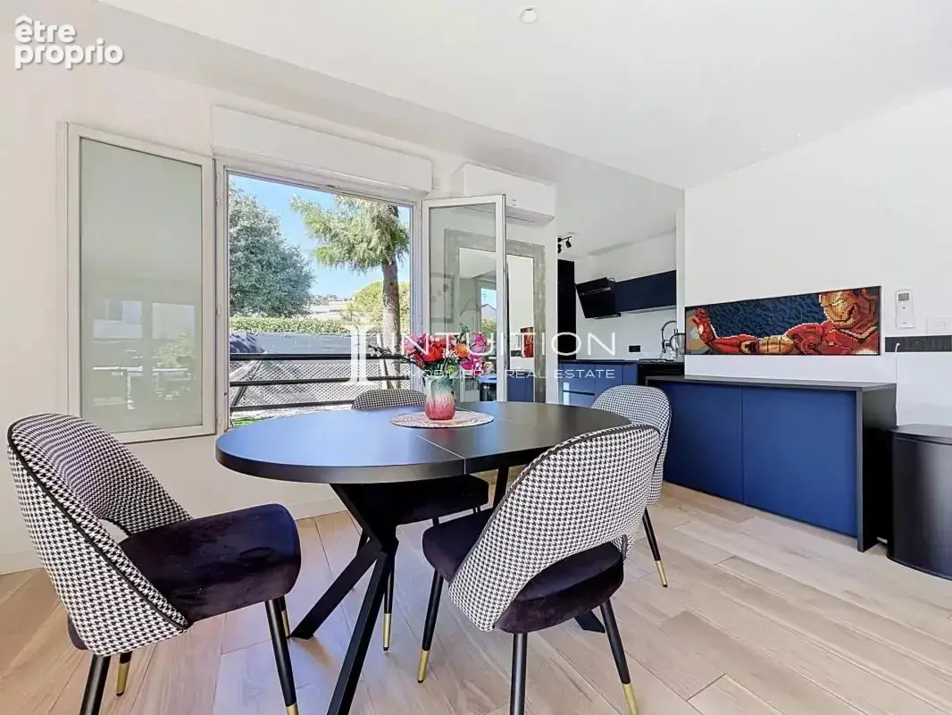 Golfe-Juan : Vaste appartement rez-de-jardin dans un immeuble de standing avec piscine - photo 8
