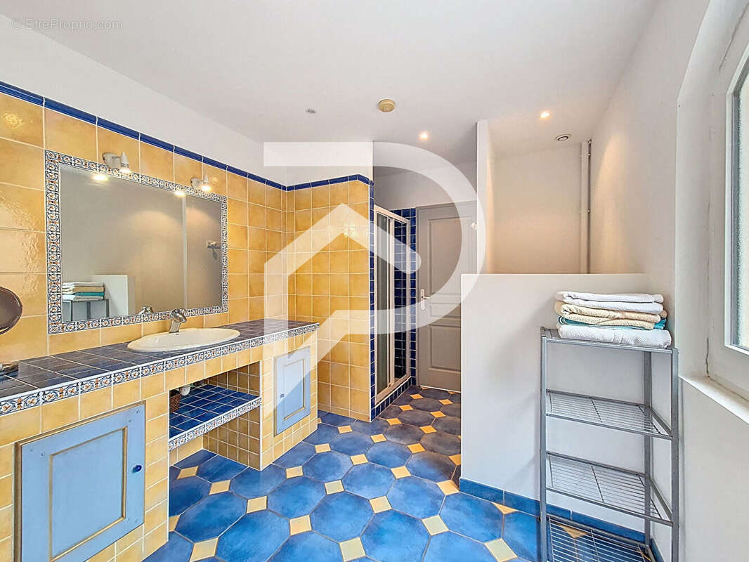 Maison à MONTELIMAR