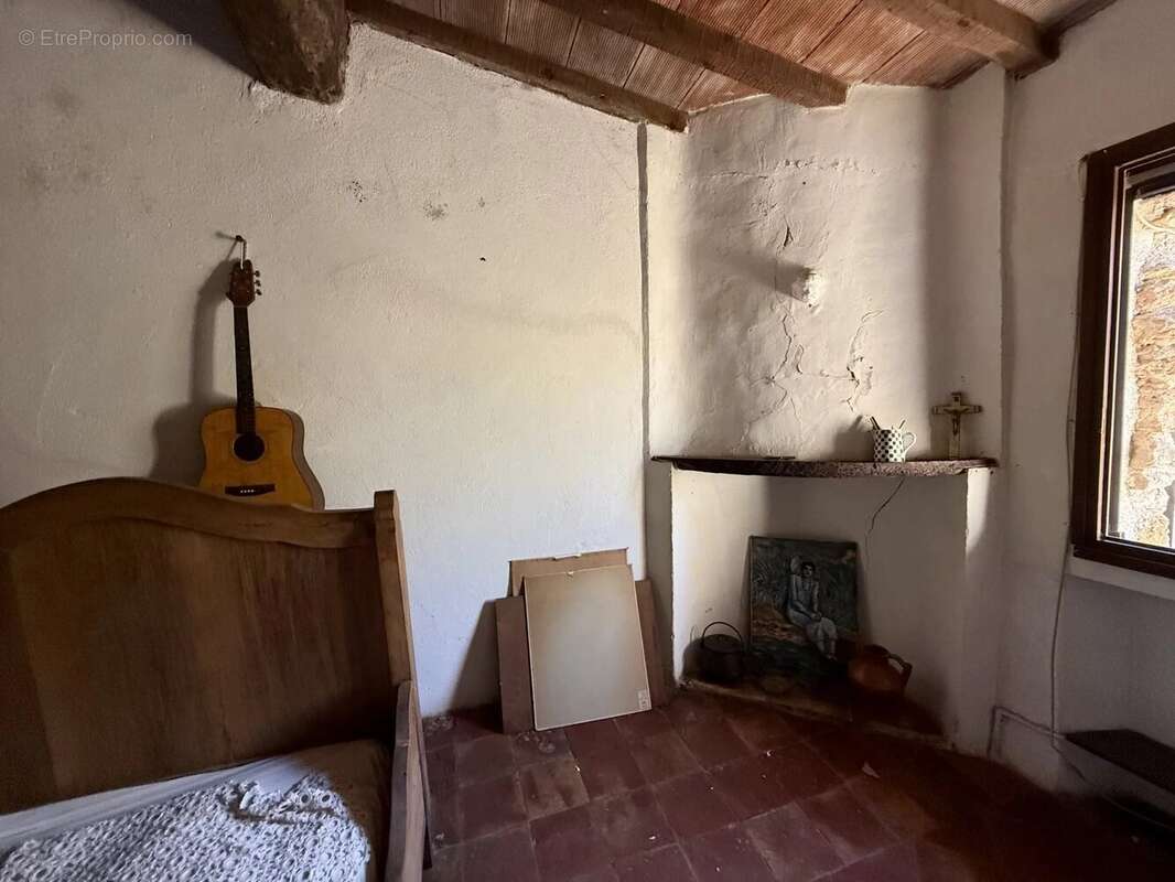 Maison à FEUILLA