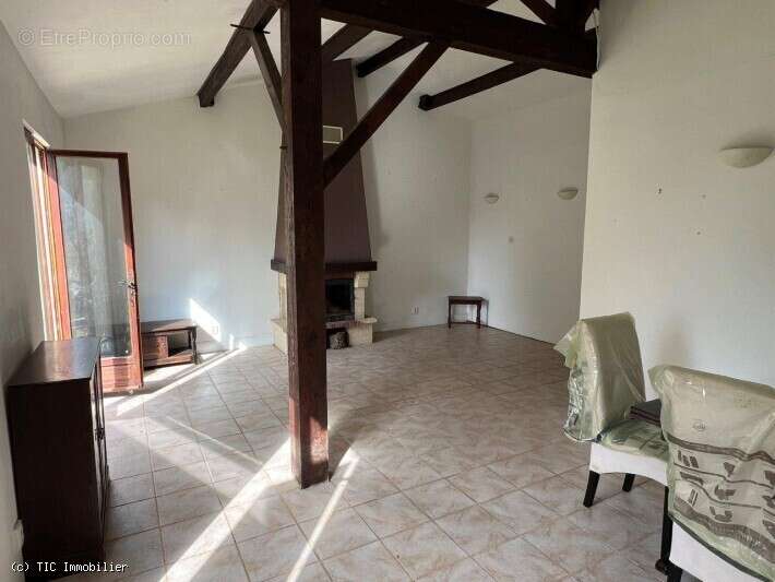 Maison à NANTEUIL-EN-VALLEE