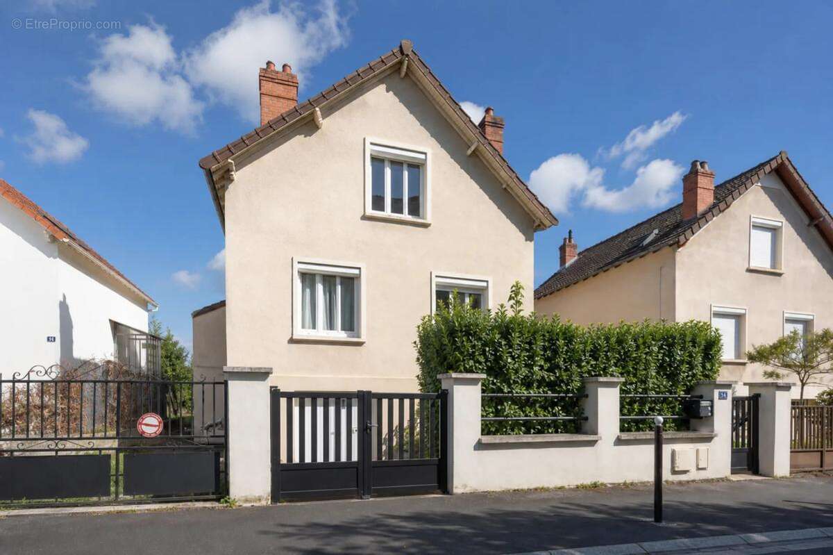 Maison de 5 pièces de 126 m² à Bourges - photo 9