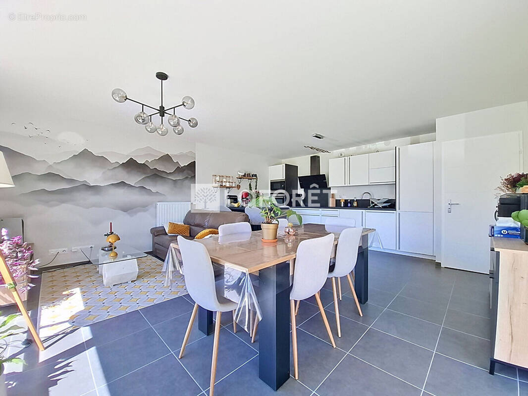 Appartement à MYANS