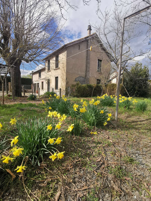Maison à SAINT-CLEMENT-DE-REGNAT