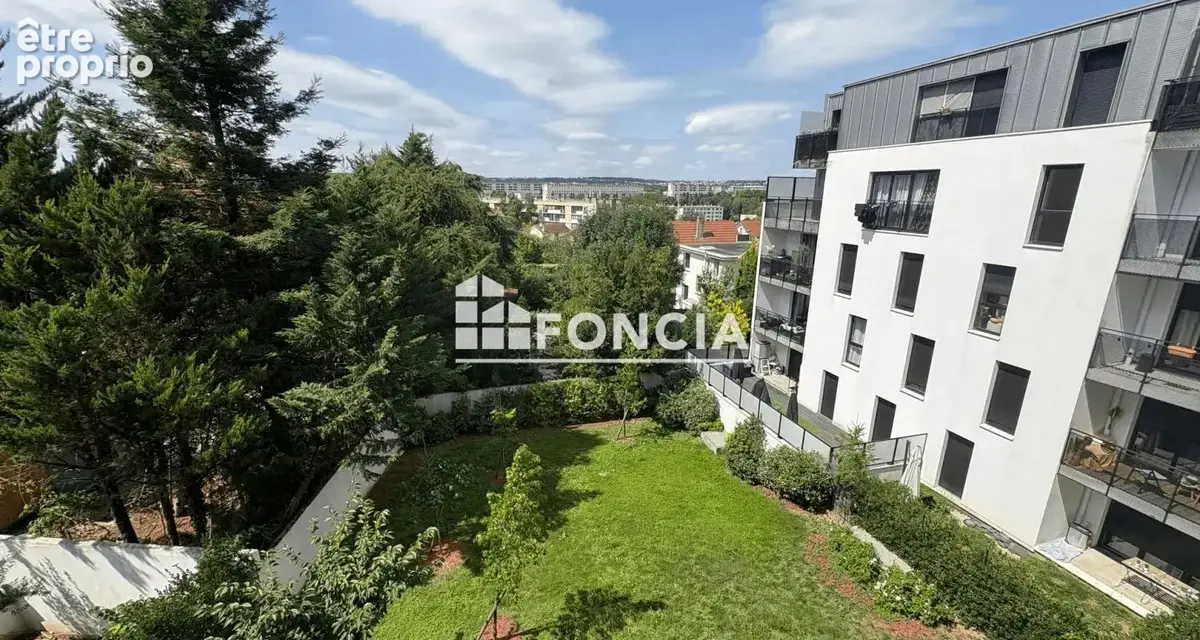 Appartement à FRESNES