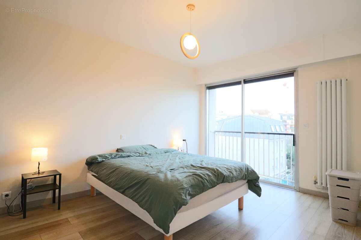 Appartement à LES PAVILLONS-SOUS-BOIS