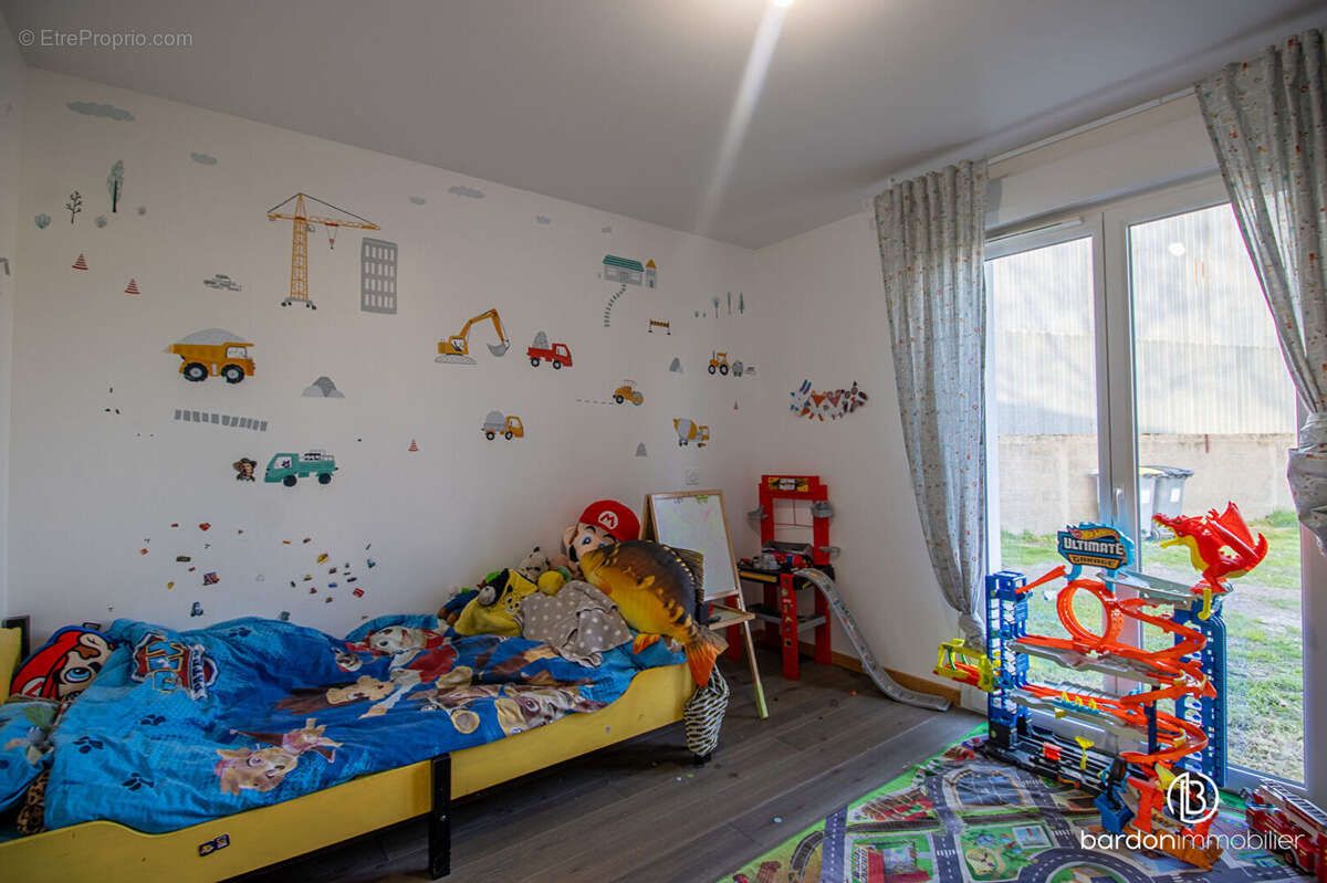 Maison à CHATEAUNEUF