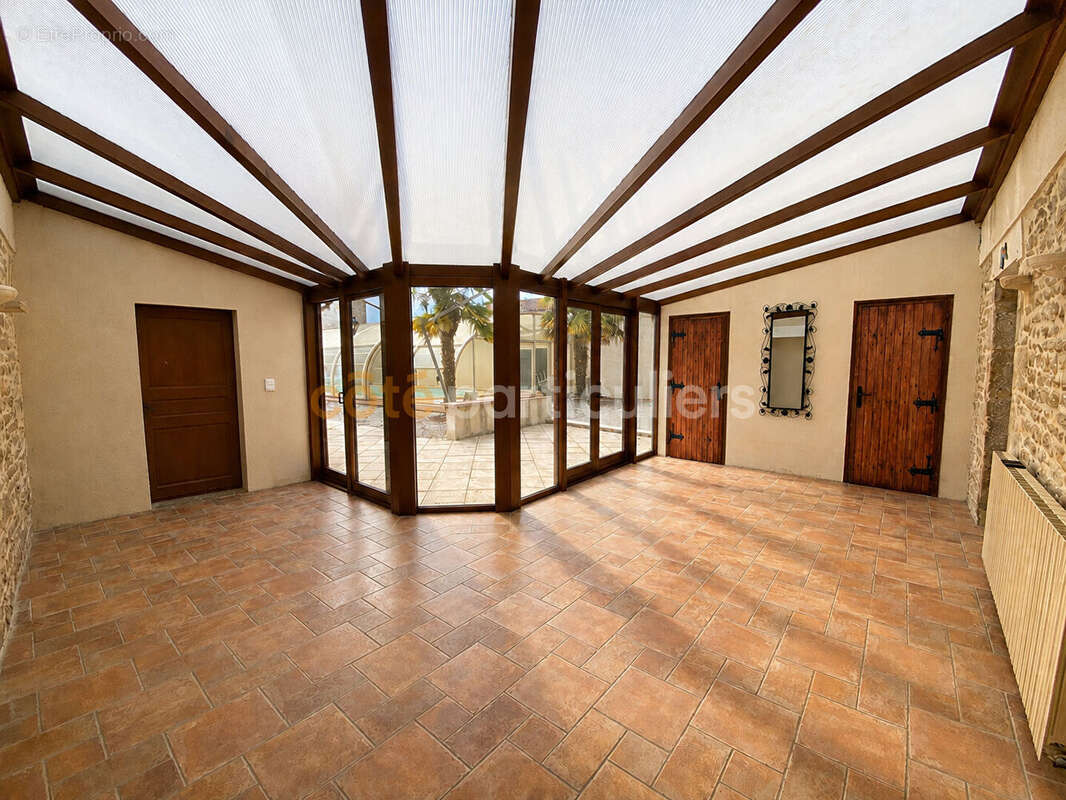 Maison familiale de 210 m² avec piscine à Saint-Michel-En-L'Herm - photo 6