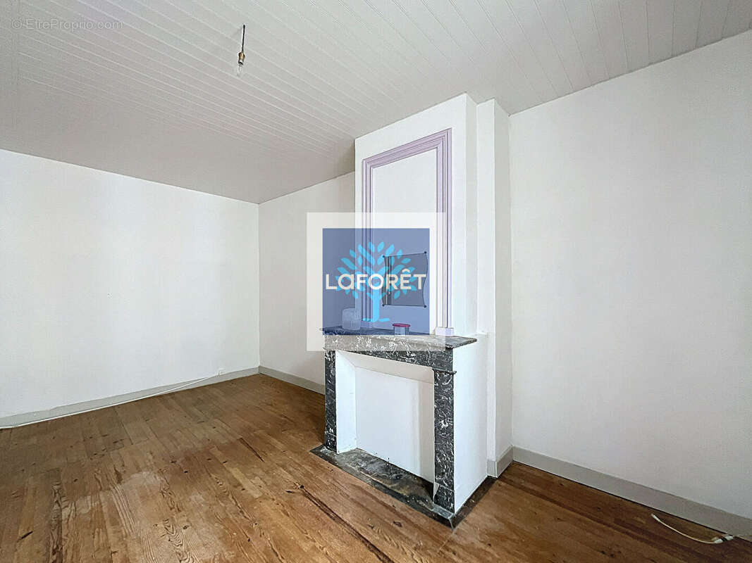 Maison à MONTLIEU-LA-GARDE