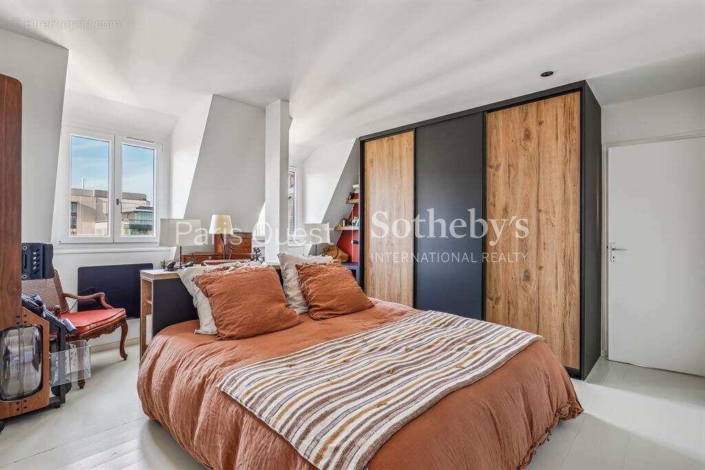 Appartement à NEUILLY-SUR-SEINE