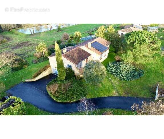 Maison à LA SALVETAT-SAINT-GILLES