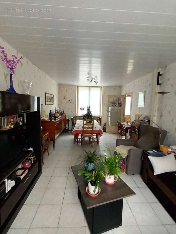 Appartement 111 m² à Montceau-Les-Mines  - photo 4