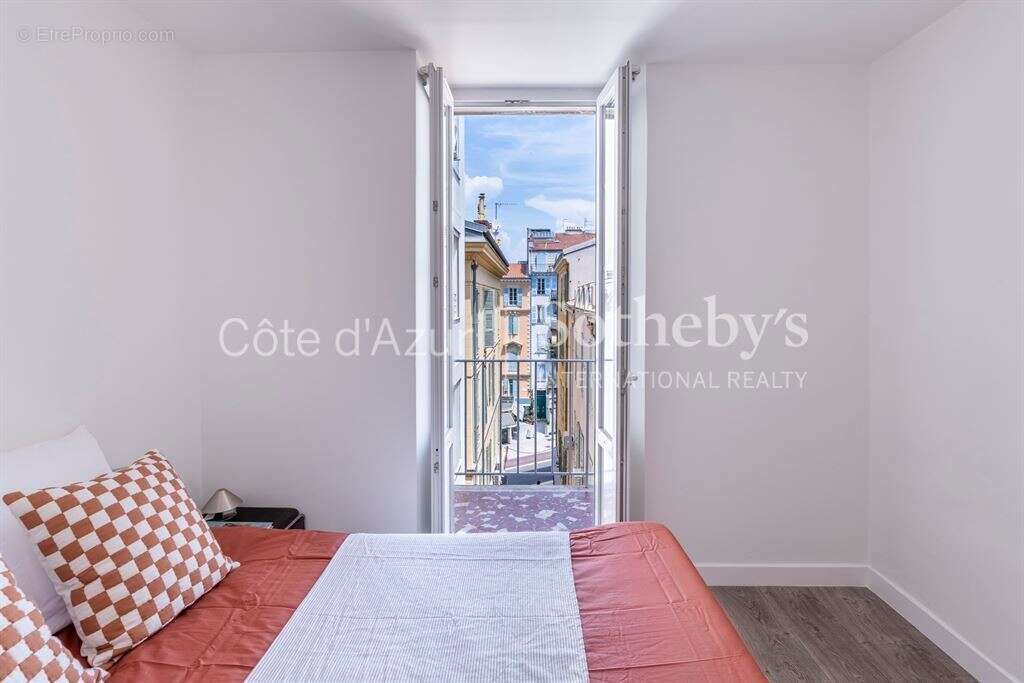 Appartement 3 pièces à vendre dans le Carré d'Or de Nice, Place Magenta - photo 13