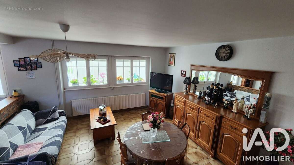 Maison 132 m² à Le Mesnil-Angot  - photo 3