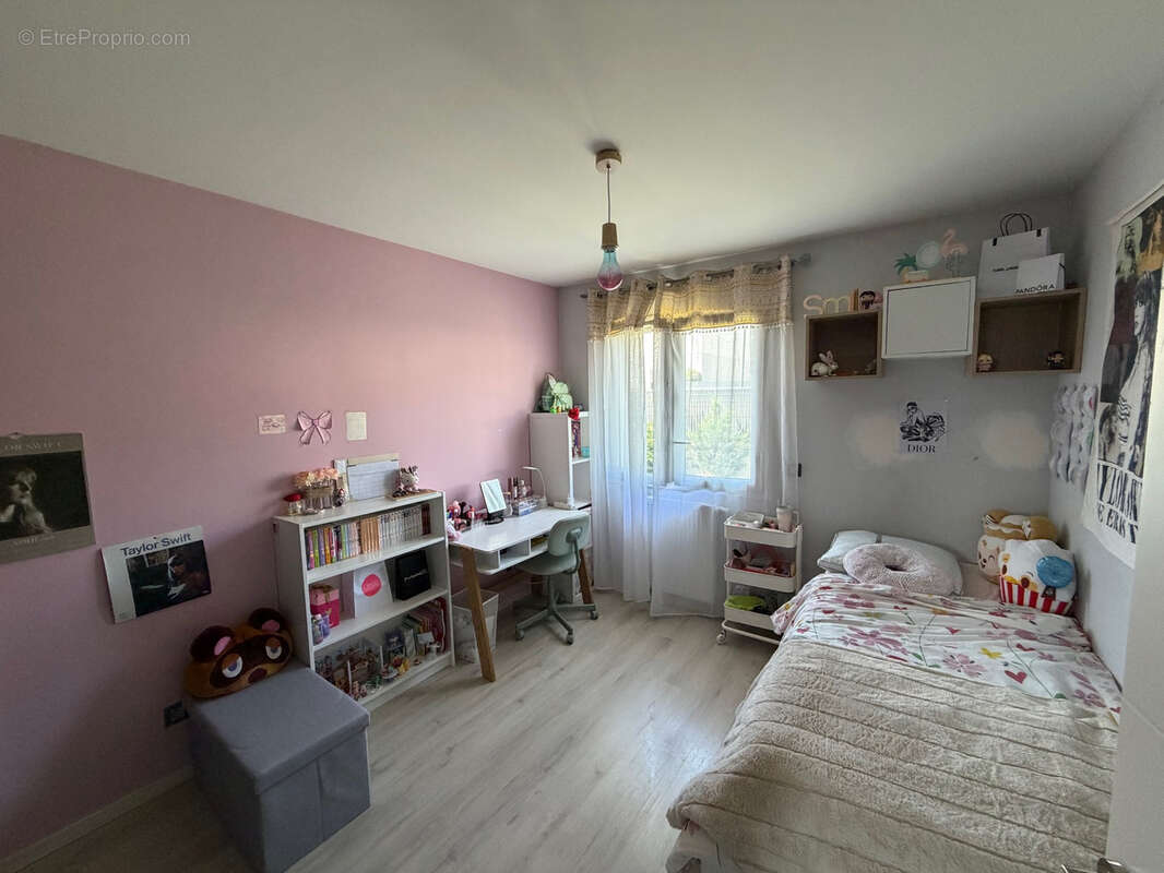 Maison à NIVOLAS-VERMELLE