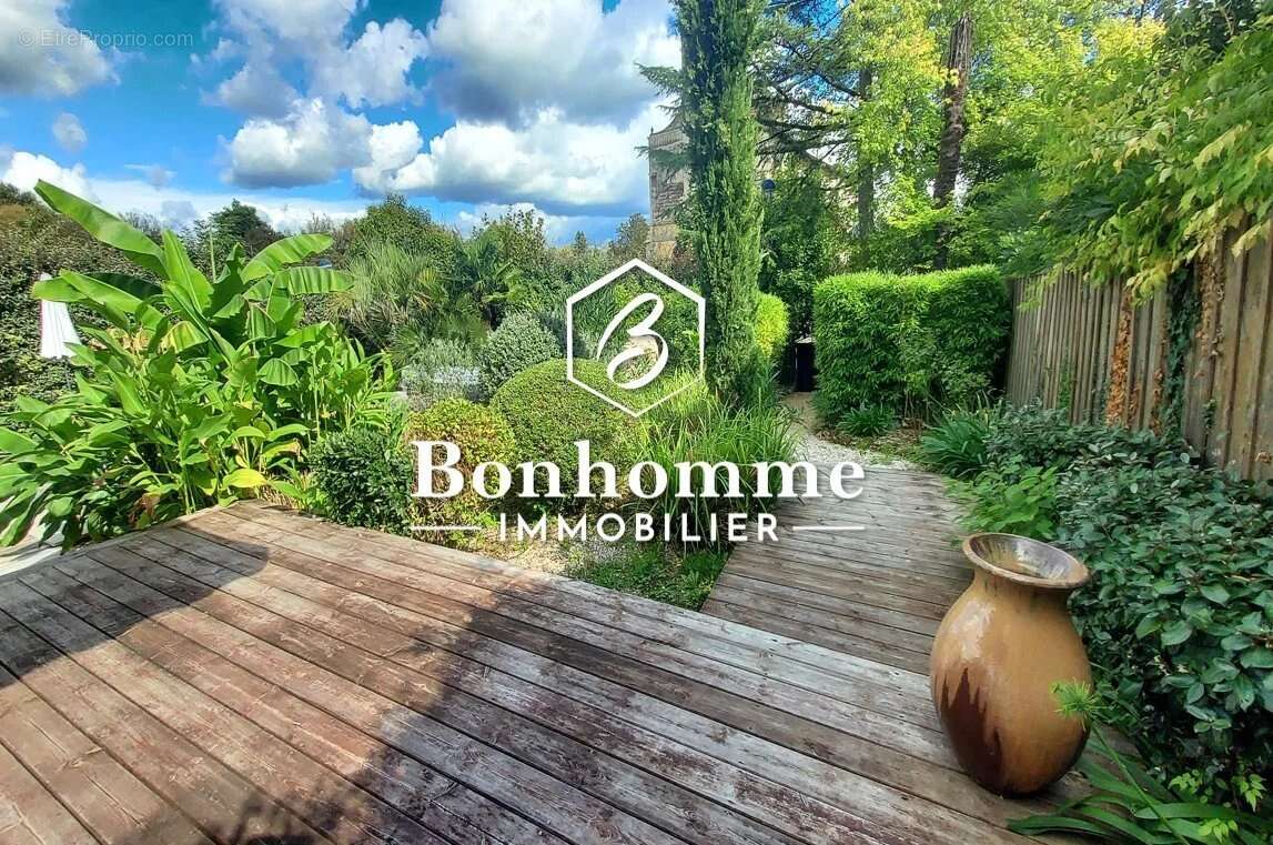 Maison à SAINT-CAPRAIS-DE-BORDEAUX