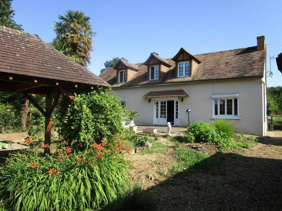 Maison à NOYEN-SUR-SARTHE