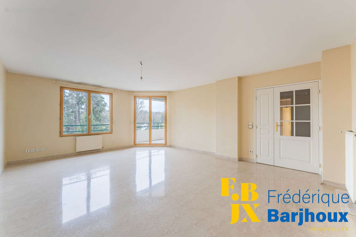 Appartement à CHARBONNIERES-LES-BAINS