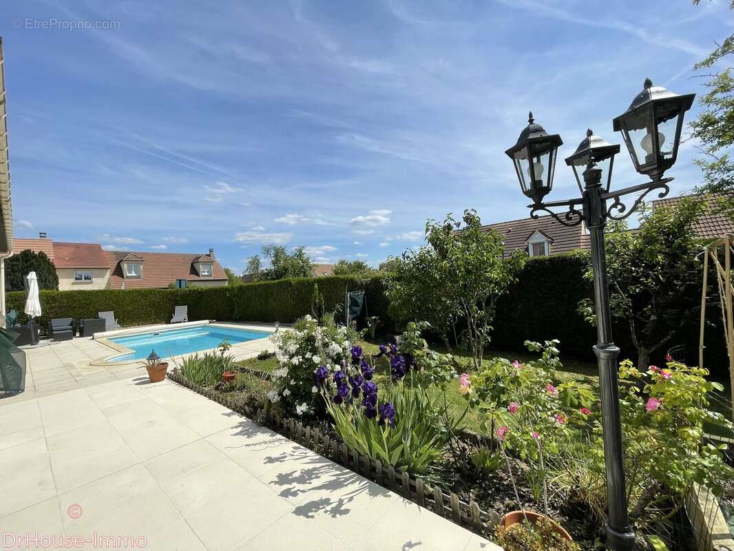 Maison à MONTEVRAIN